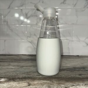 JORDAN AND JUDY CLASSIC GLASS WATER BOTTLE AND GRAY SILICONE SLEEVE 25 OUNCE GUC